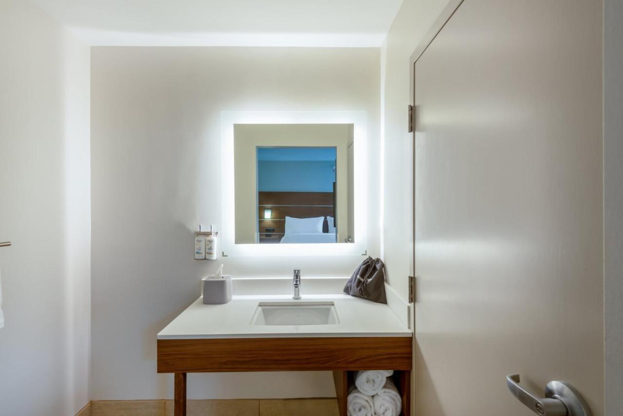 Holiday Inn Express Vermilion By Ihg Exterior foto